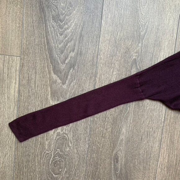 Aritzia Community Sweater Cashmere blend V-neck Pullover Burgundy Size XS - Picture 14 of 15